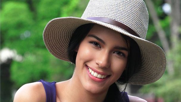 Cute Happy Smiling Teen Girl With Hat - Zdjęcie, obraz