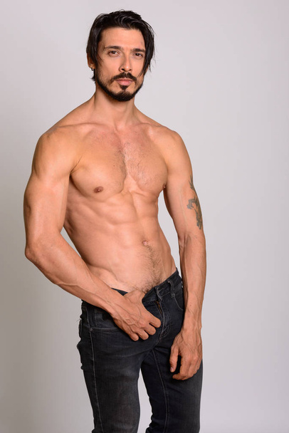 Studio shot of handsome man posing shirtless - Fotografie, Obrázek