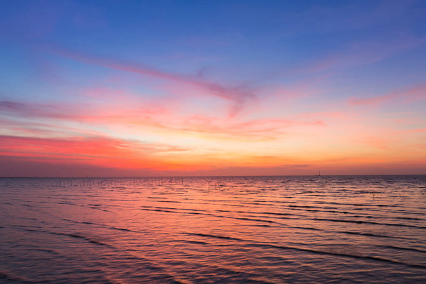 美しい夕焼け海岸スカイライン後 - 写真・画像