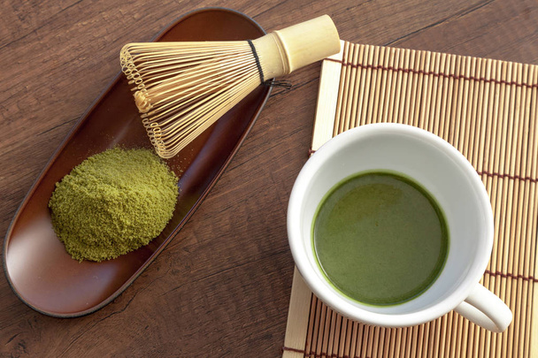Matcha oryginalnym, japońskim stylu z zielona herbata w proszku i t - Zdjęcie, obraz