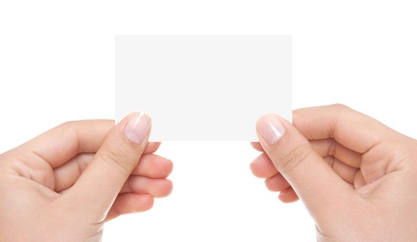 Mão segurando cartão de visita em branco com caminhos de recorte
 - Foto, Imagem