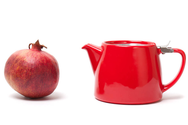 Czerwony czajnik nowoczesne i piękne duże granatu - Zdjęcie, obraz