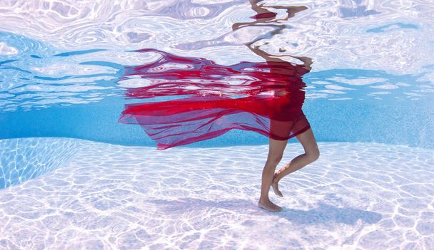 Underwater woman fashion portrait with red veil in swimming pool - Zdjęcie, obraz