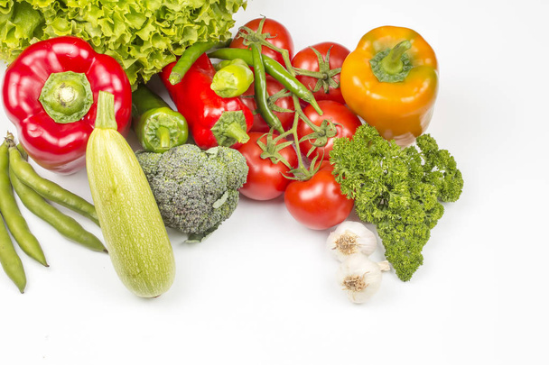 Куча овощей изолированы на белом фоне
 - Фото, изображение