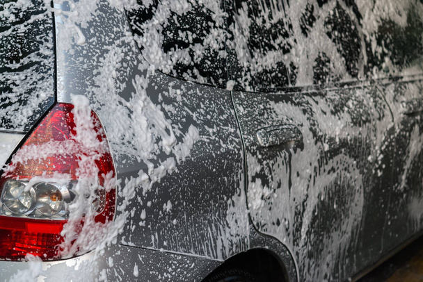 washing a car with soapy water - Foto, Bild