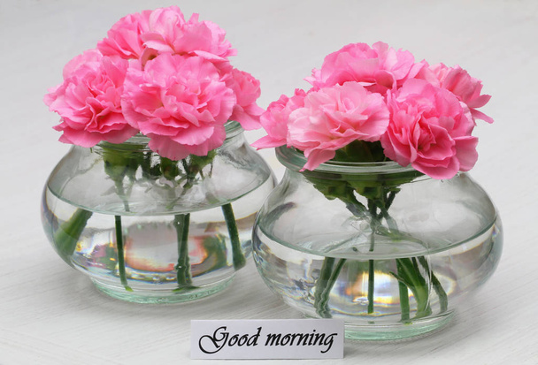 Dobrý den kartu s růžovými květy karafiátu - Fotografie, Obrázek
