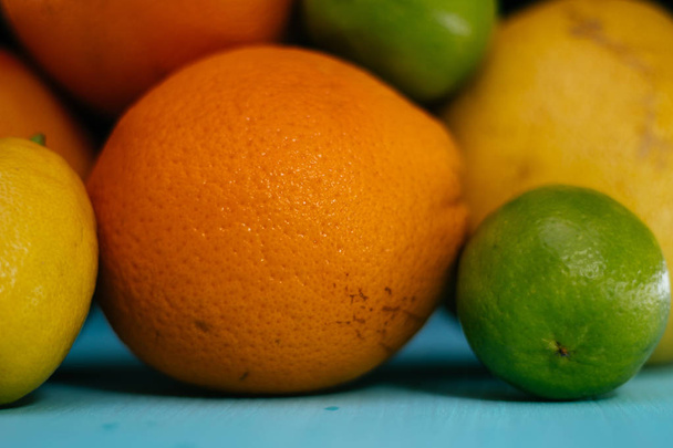 Fruit of citrus, orange, lime, lemon, pomelo, grapefruit - 写真・画像