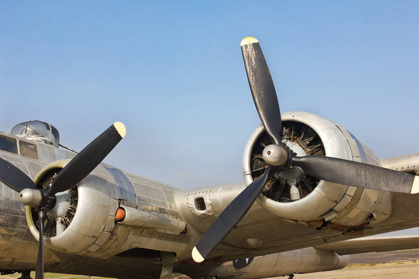 Старий Пропелер літак
 - Фото, зображення