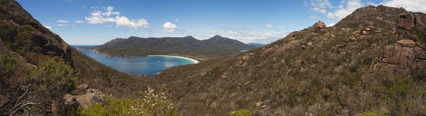 Wineglass Bay, Tasmanie. Panorama
. - Photo, image