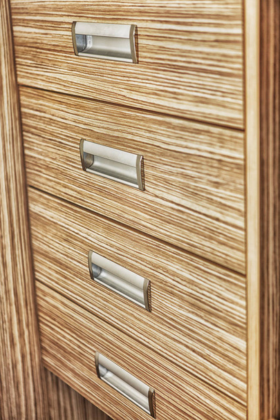 Table de chevet moderne en bois
 - Photo, image