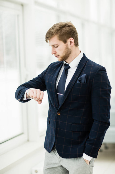 success concept in business - a beginner businessman looks at his watch - Fotoğraf, Görsel