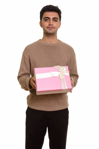 Young handsome Persian man holding gift box ready for Valentine' - Fotoğraf, Görsel