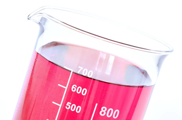 Detail der Chemikalienbehälter mit roten Chemikalien - Foto, Bild