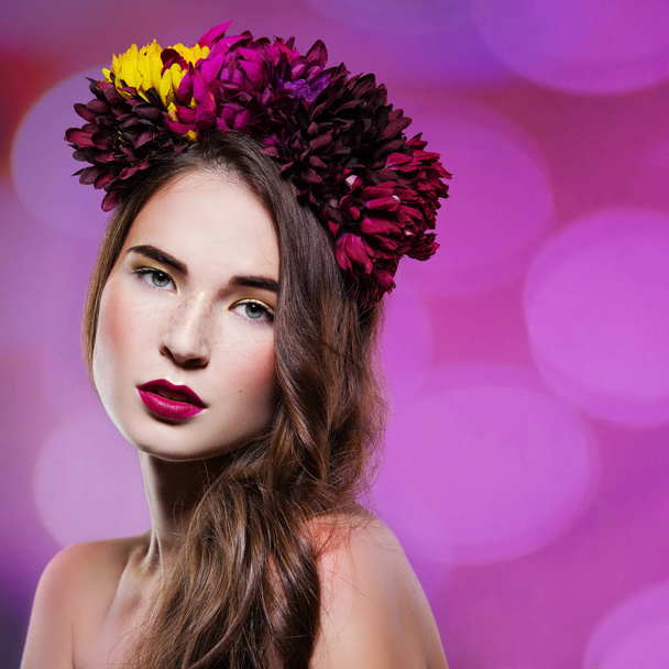 Beautiful girl with flowers on head - Foto, Imagem