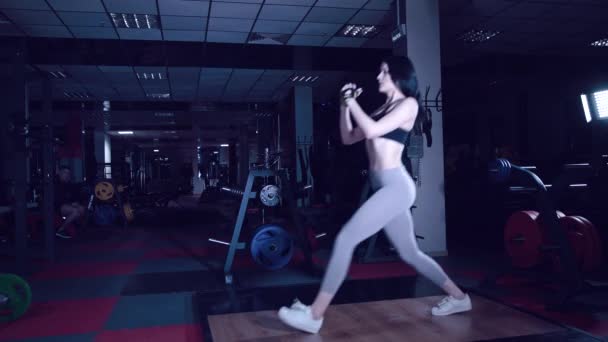 athletisches Mädchen macht Sit-Ups - Filmmaterial, Video