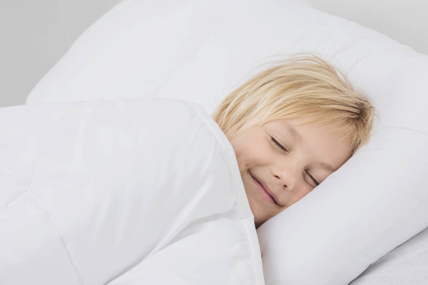 Smiling boy sleep in bed - Foto, imagen