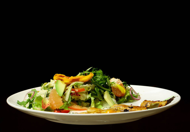 Green salad with fried fish - Фото, изображение