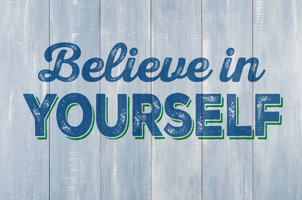 Kendinize inanmak yazıt ile mavi ahşap duvar - Fotoğraf, Görsel