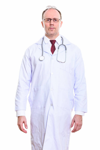 Studio shot of mature man doctor standing - Foto, Imagem