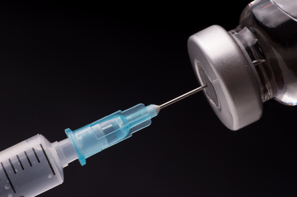 Lékařské injekční stříkačka s jehlou v lahvičce - Fotografie, Obrázek