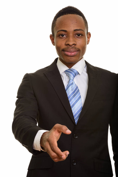 Jonge Afrikaanse zakenman geeft handdruk - Foto, afbeelding