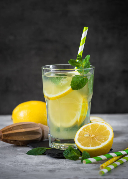 Limonata geleneksel yaz içeceği. - Fotoğraf, Görsel