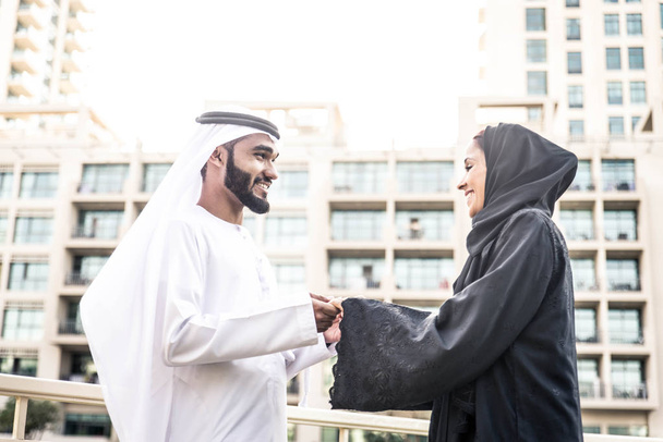 Arabian couple dating - Foto, immagini