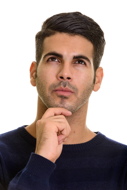 Rostro de joven apuesto hombre persa pensando - Foto, Imagen
