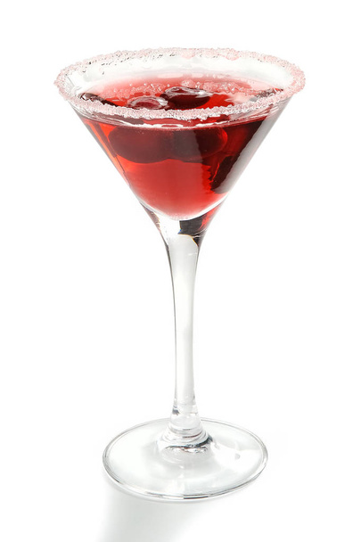 Алкогольные коктейли и безалкогольные напитки на белом фоне
 - Фото, изображение