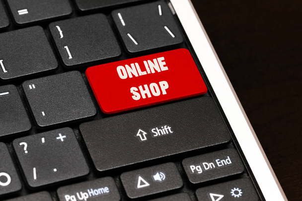 Интернет-магазин на красной кнопке ввода на черной клавиатуре
 - Фото, изображение