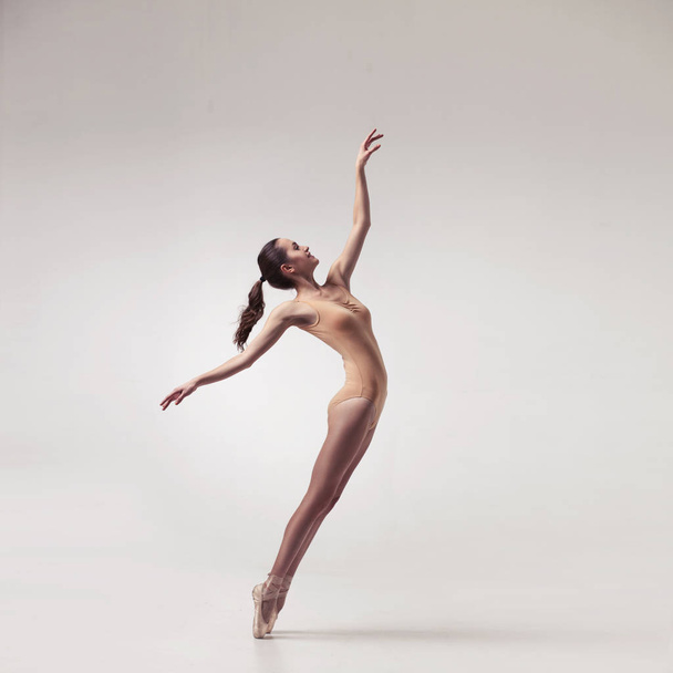 young beautiful ballet dancer in beige swimsuit - Foto, afbeelding