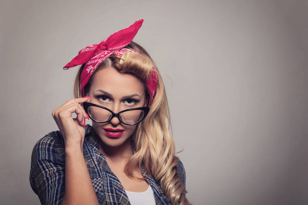 Pin up Blonde girl retro style with sunglasses - Fotoğraf, Görsel