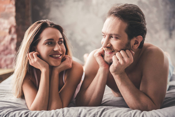 Beautiful couple in bed - Foto, afbeelding