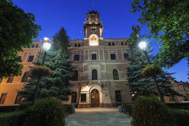 ヤロスワフの市場広場の市庁舎 - 写真・画像