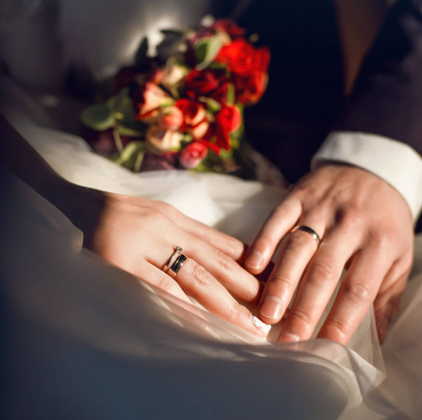two hands with wedding rings - Fotografie, Obrázek