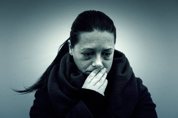 Hırpalanmış kadın gözü bozuk olan - Fotoğraf, Görsel