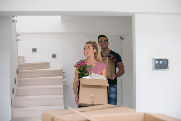 young couple moving into a new home - Foto, imagen