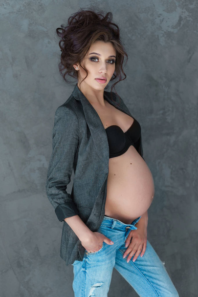 portrait of a beautiful young pregnant woman - Valokuva, kuva
