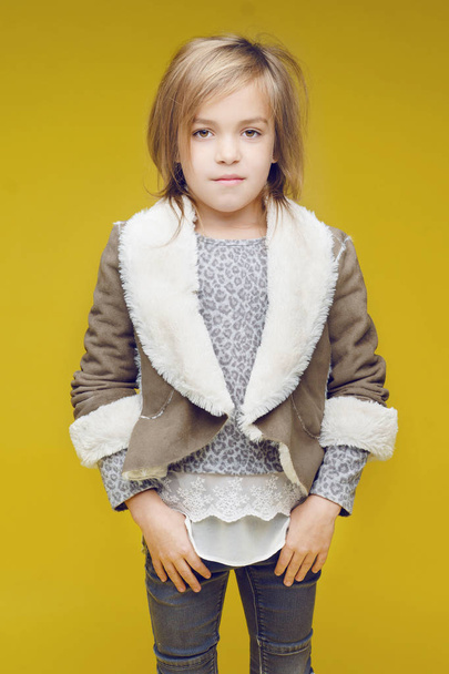 portrait of little girl in the studio - Foto, imagen