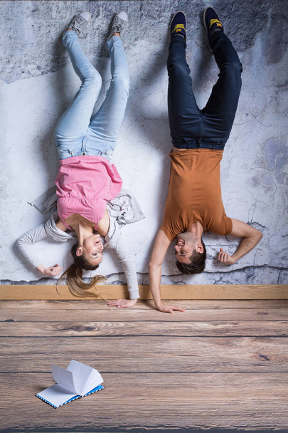 Man and woman upside down - Foto, Imagem