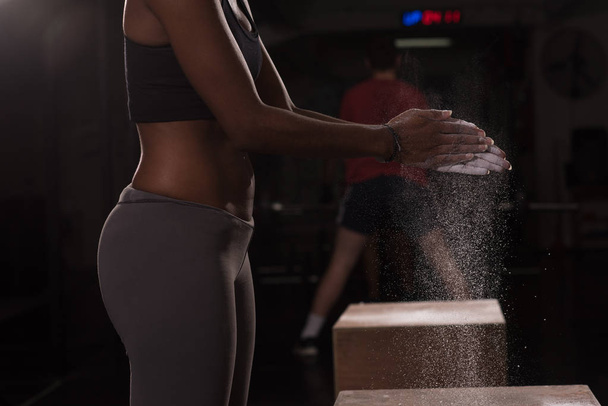 black woman preparing for climbing workout - Фото, зображення