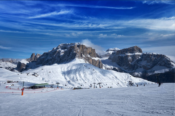 Χιονοδρομικό κέντρο σε Δολομίτες, Ιταλία - Φωτογραφία, εικόνα