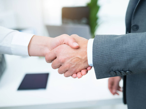Business people shaking hands - Фото, зображення