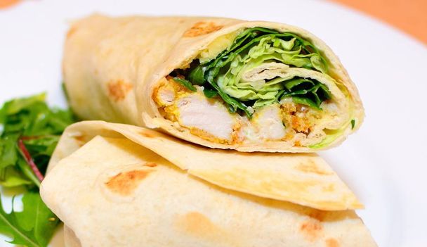 Chicken tortilla wraps - Foto, afbeelding