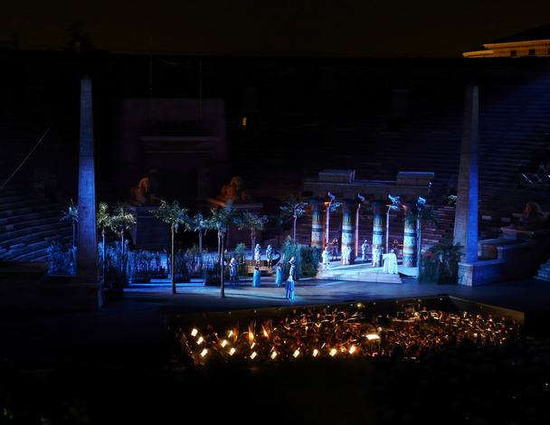 Aida ópera na arena romana, Verona
 - Foto, Imagem