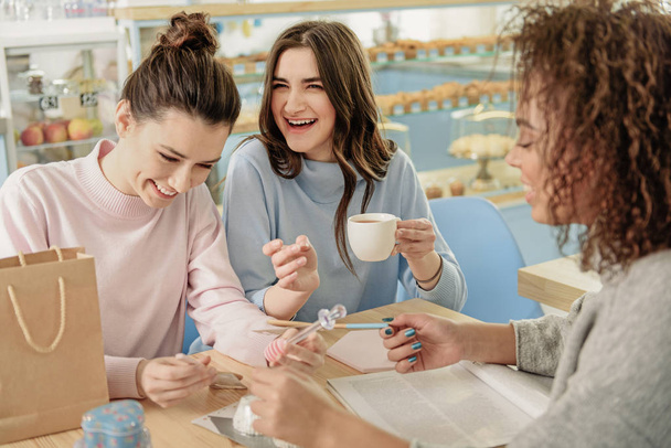 Hilarious laughing young women in cafe - Foto, immagini