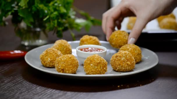 Potato balls with cheese - Footage, Video