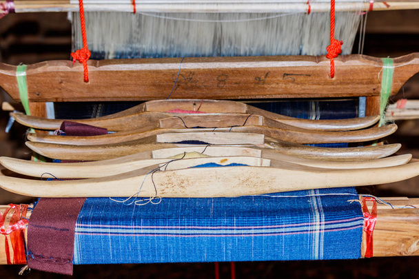 Los equipos utilizados en la producción de la mano tradicional Indigo
  - Foto, Imagen