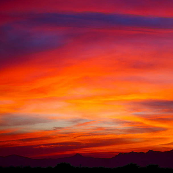  en filipinas nube abstracta y puesta de sol
   - Foto, Imagen