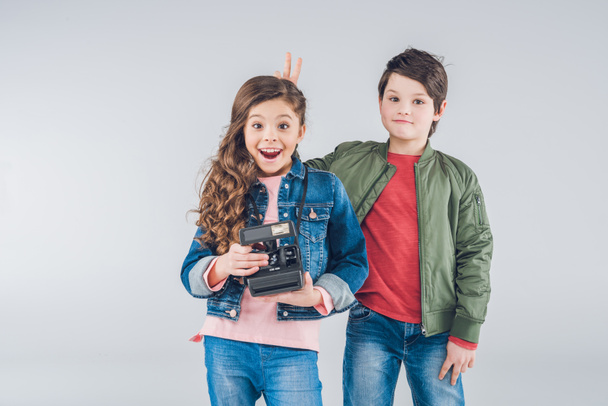 Children with retro camera - Foto, immagini